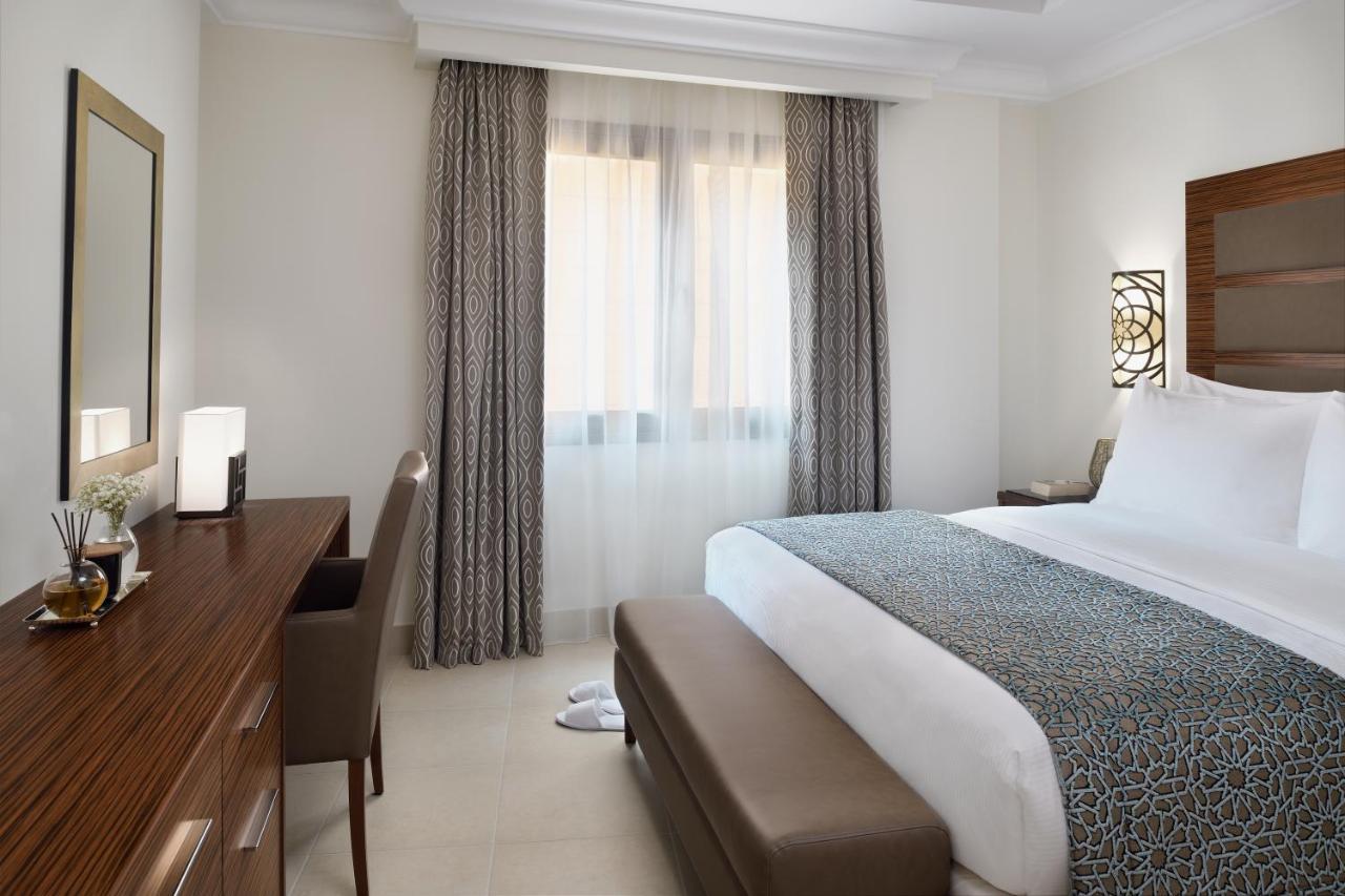 Marriott Executive Apartments Al Khobar Eksteriør billede A bedroom at the hotel