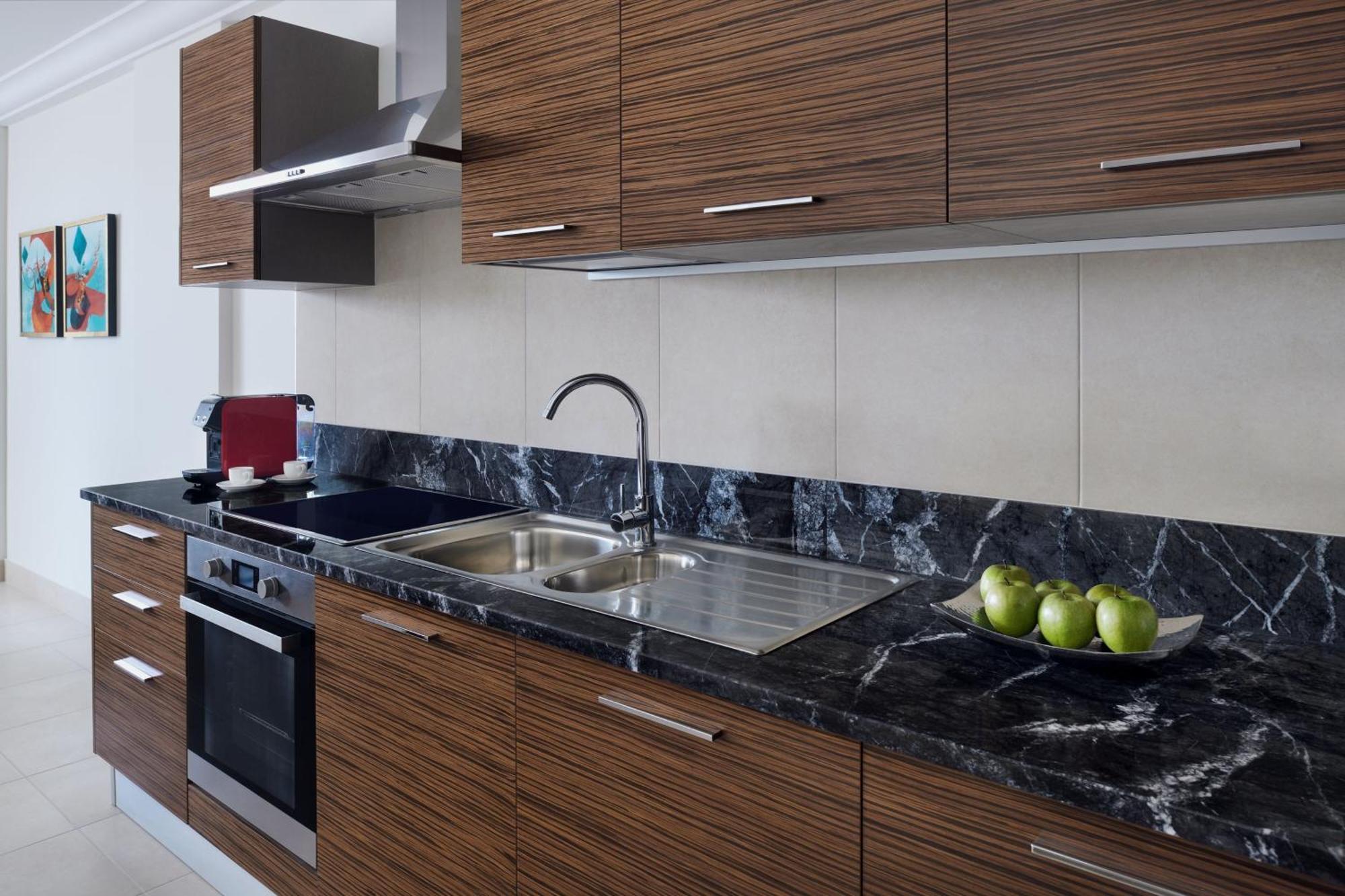 Marriott Executive Apartments Al Khobar Eksteriør billede A modern kitchen